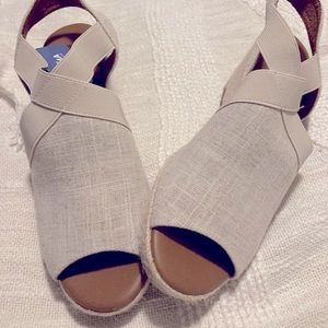 Sonoma Light Beige Wedge Sandal NWT 9